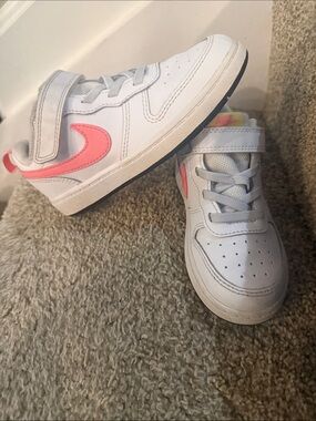 Kids Girls Nike Sneakers Size 9.5